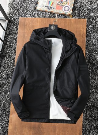 Hoodies & Sweatshirts