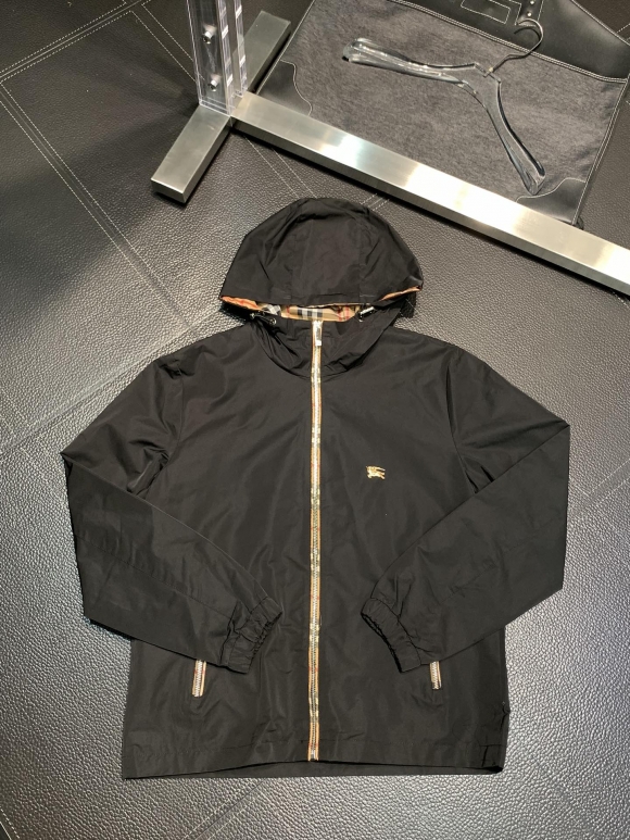 Hoodies & Sweatshirts