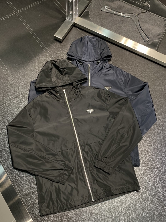 Hoodies & Sweatshirts