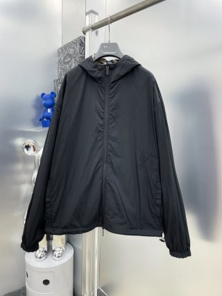 Hoodies & Sweatshirts