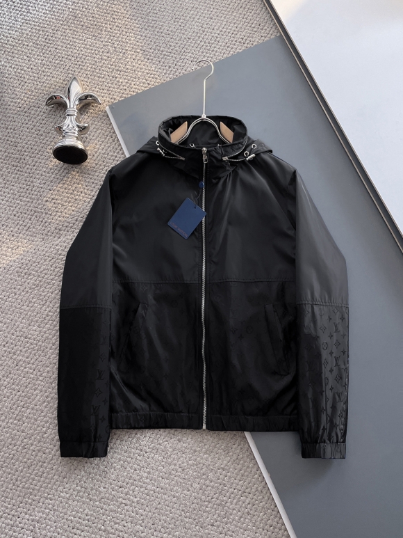 Hoodies & Sweatshirts