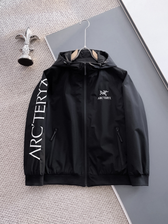 Hoodies & Sweatshirts