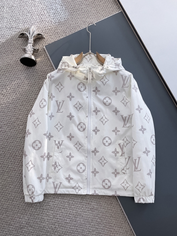 Hoodies & Sweatshirts