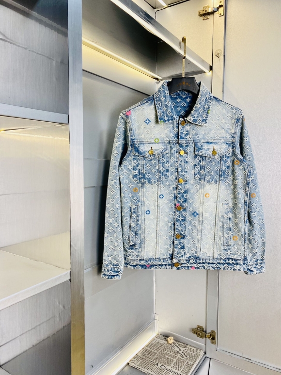 Coats & Jackets
