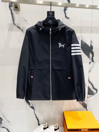 Hoodies & Sweatshirts