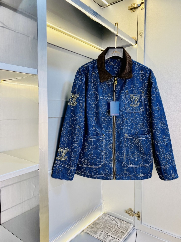 Coats & Jackets