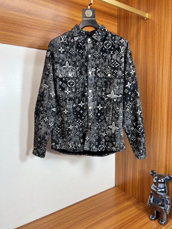 Coats & Jackets