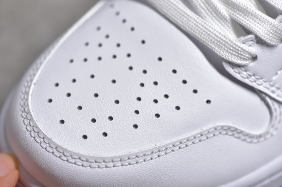 AirJordan1MidSHOES