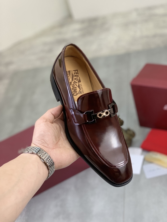 FerragamoSHOES