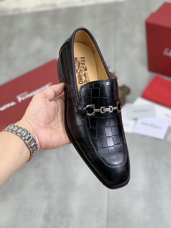 FerragamoSHOES