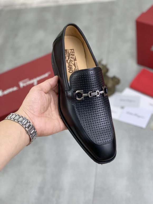 FerragamoSHOES