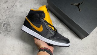 AirJordan1MidSHOES