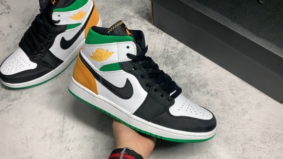 AirJordan1MidSHOES