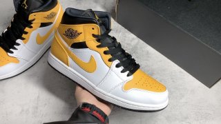 AirJordan1MidSHOES