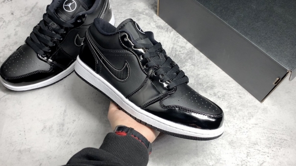 AirJordan1LowSHOES