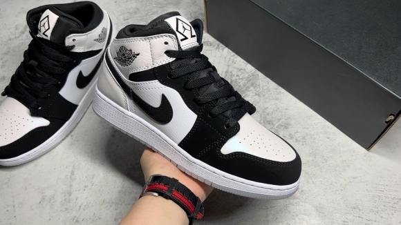 AirJordan1MidSHOES