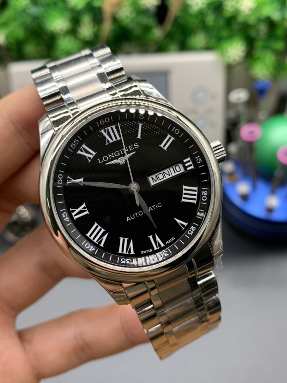 LONGINES