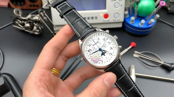LONGINES