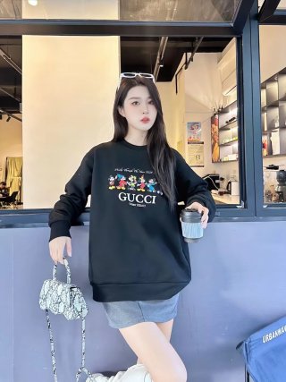 Hoodies & Sweatshirts