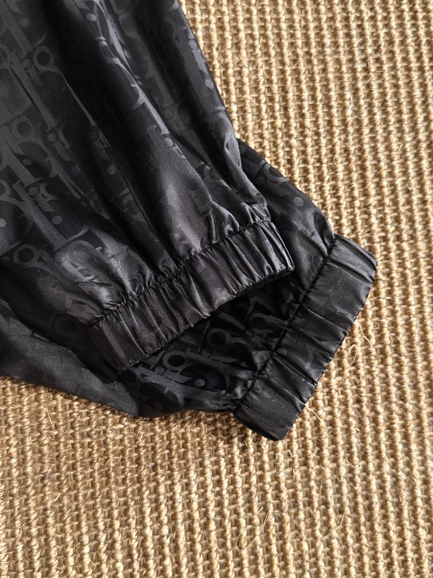 Hoodies & Sweatshirts