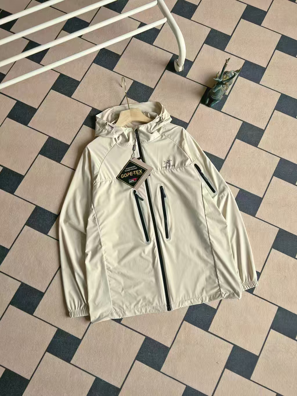 Hoodies & Sweatshirts