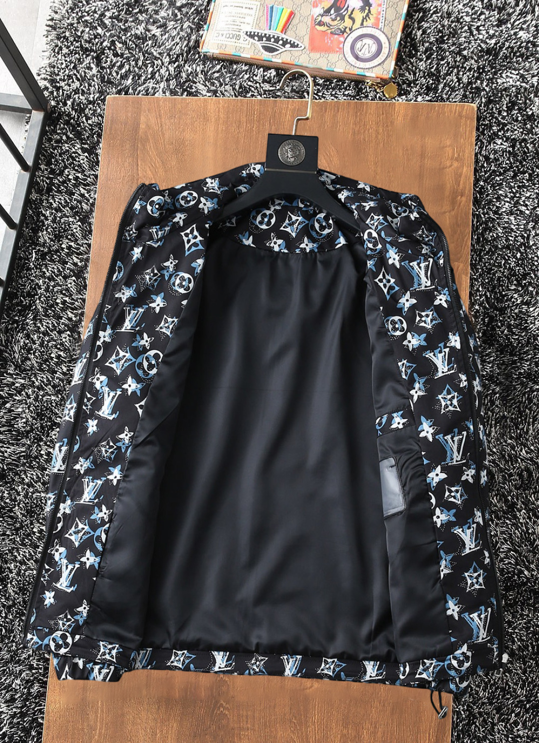 Hoodies & Sweatshirts