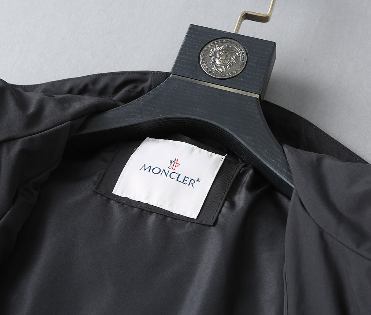 Hoodies & Sweatshirts