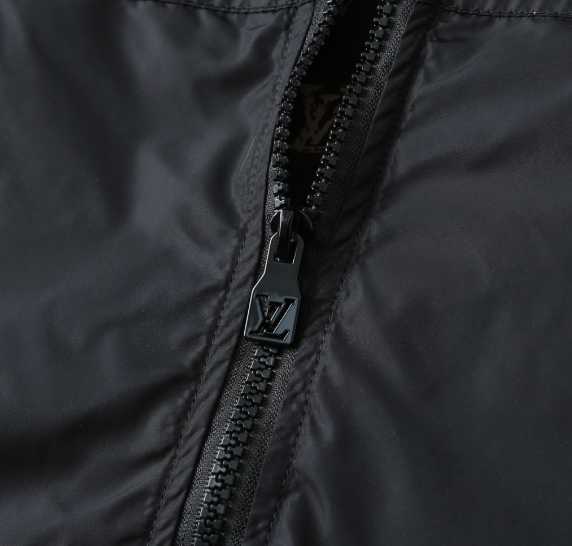 Hoodies & Sweatshirts