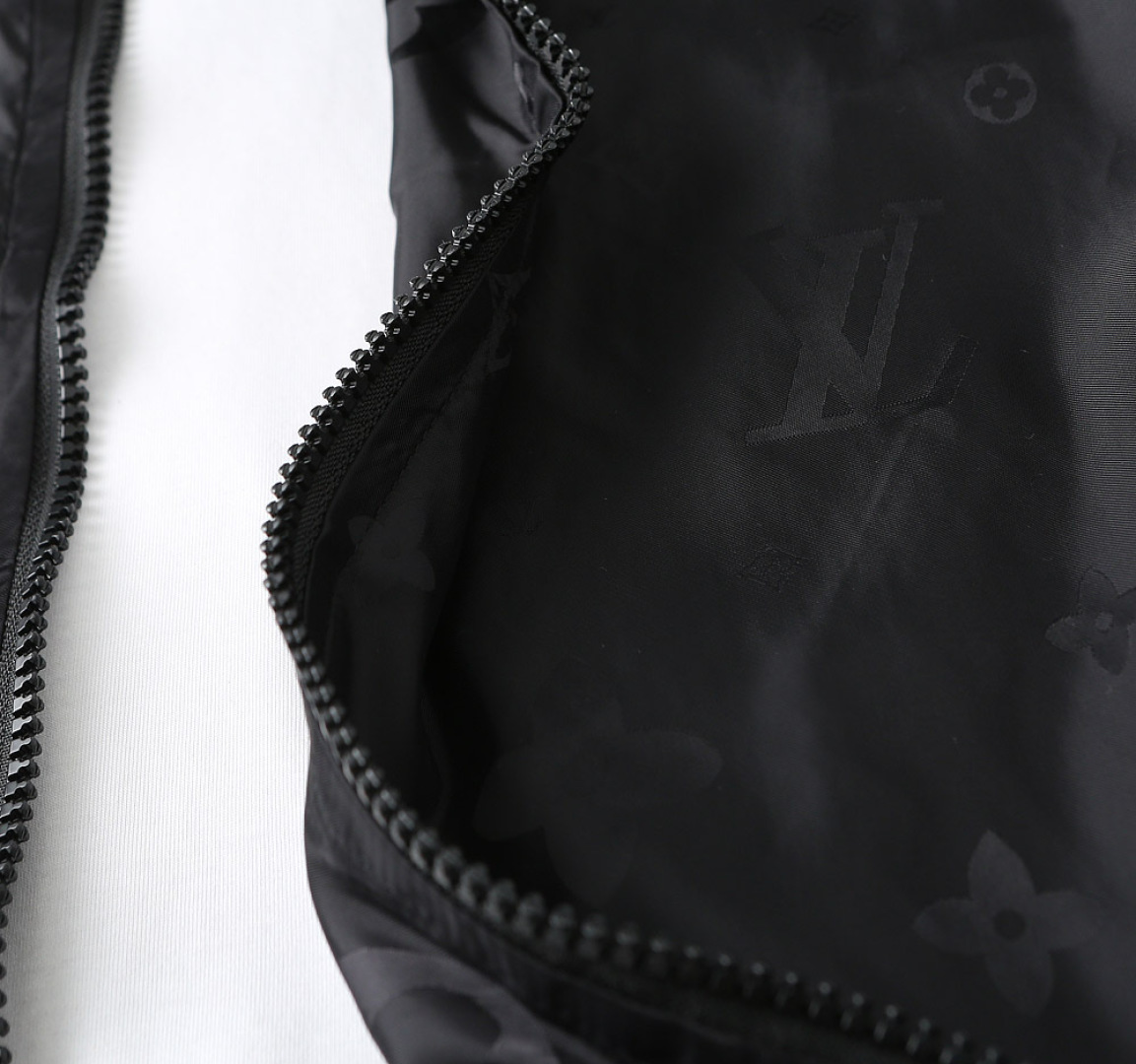 Hoodies & Sweatshirts