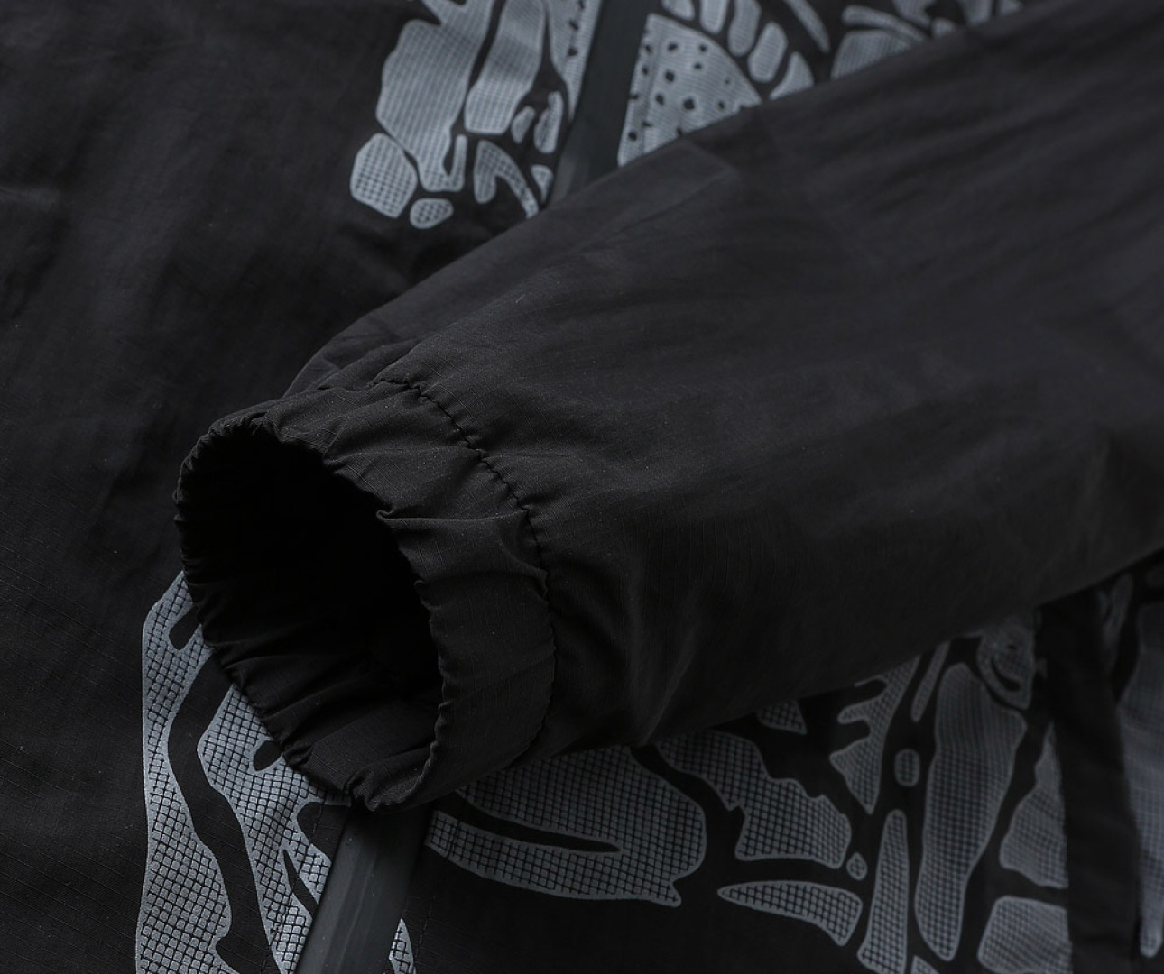 Hoodies & Sweatshirts