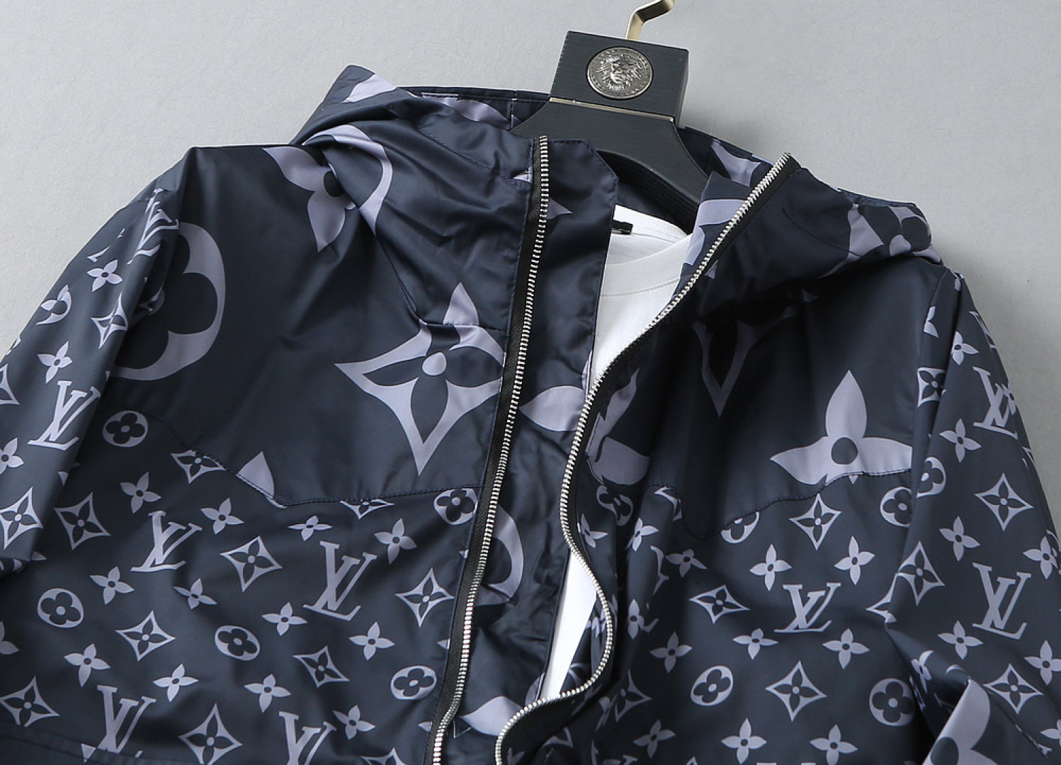 Hoodies & Sweatshirts