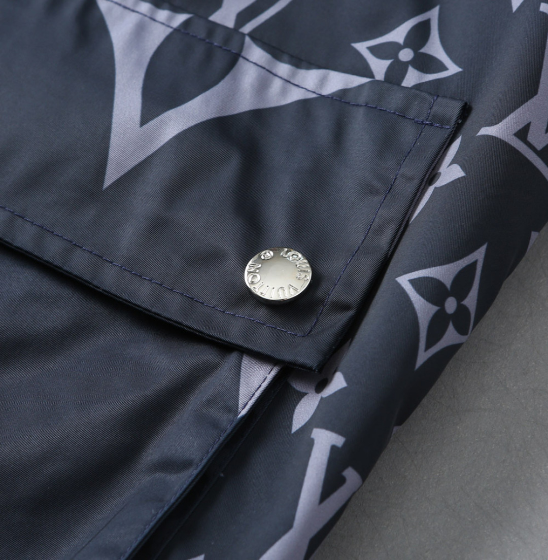 Hoodies & Sweatshirts