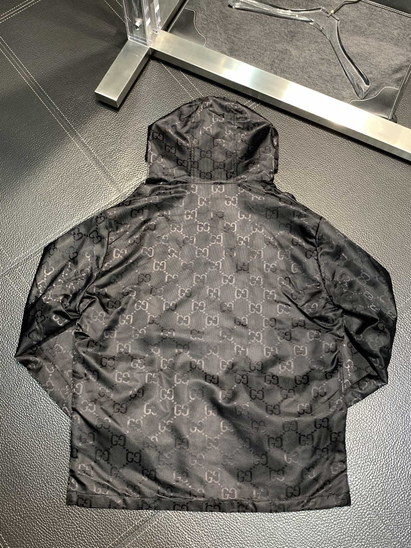 Hoodies & Sweatshirts