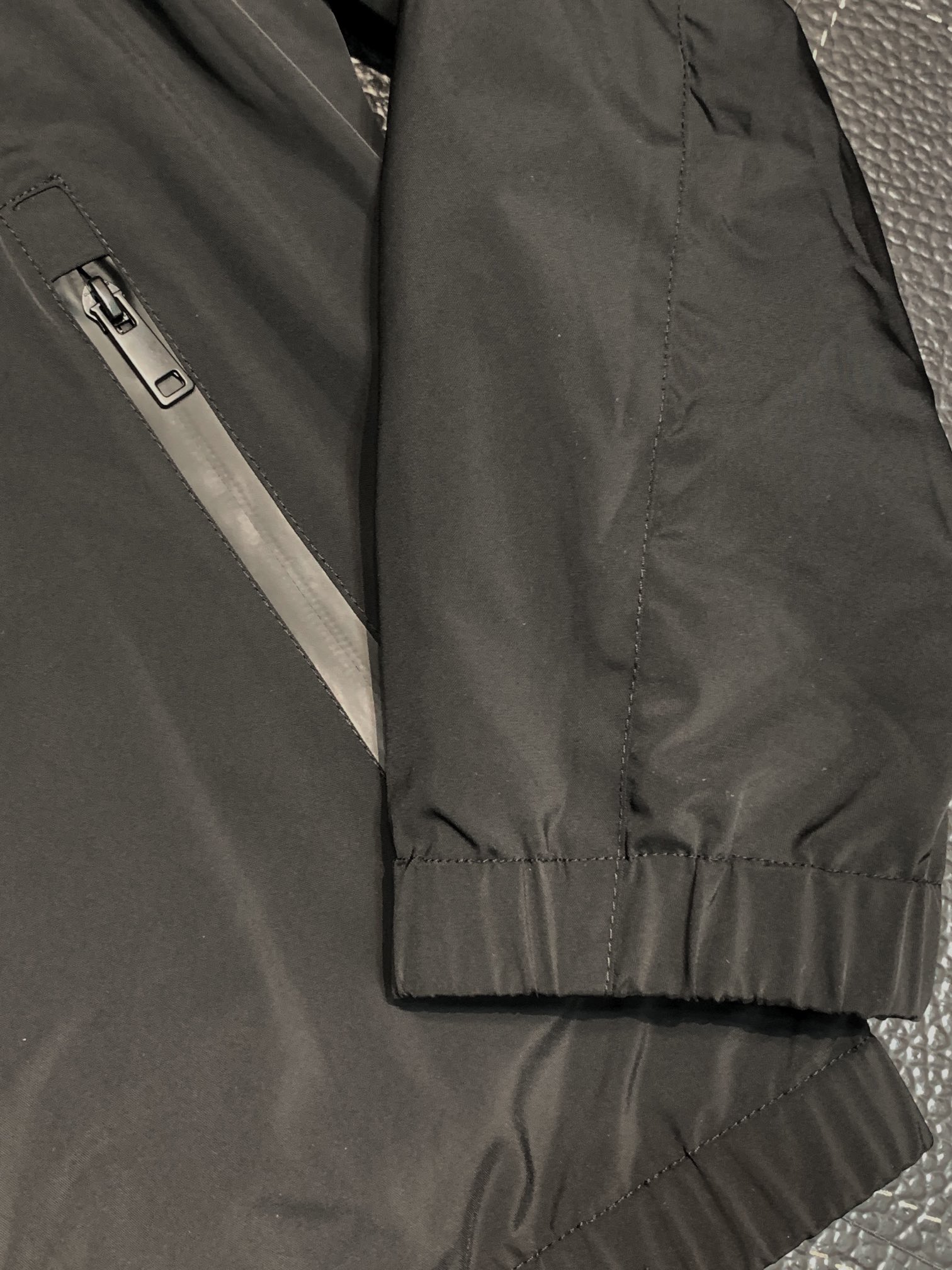 Hoodies & Sweatshirts