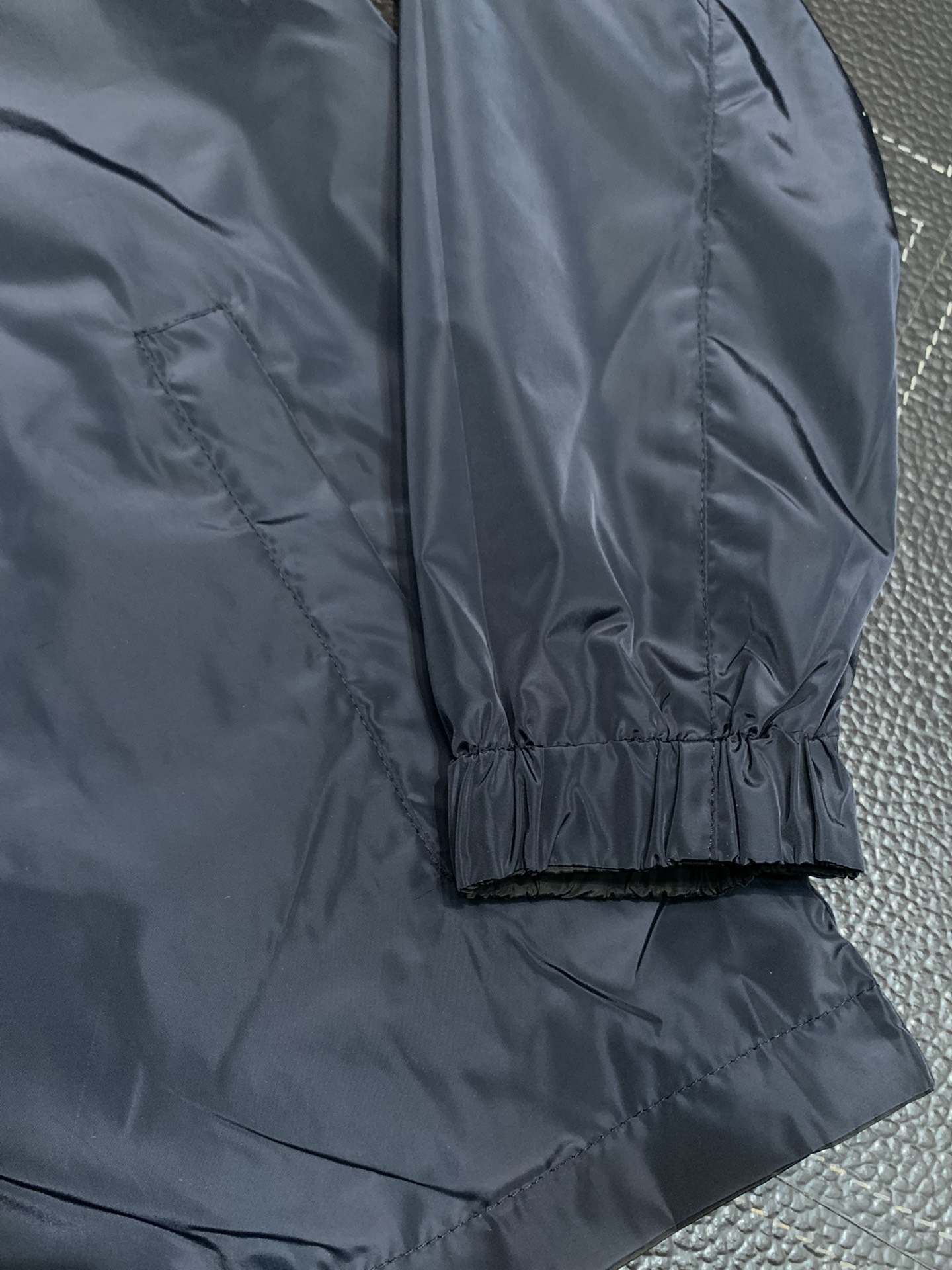 Hoodies & Sweatshirts