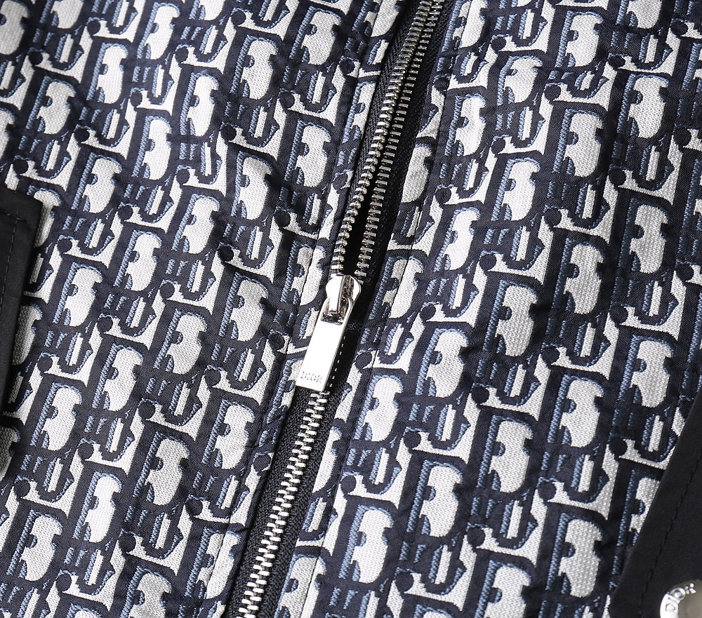 Hoodies & Sweatshirts