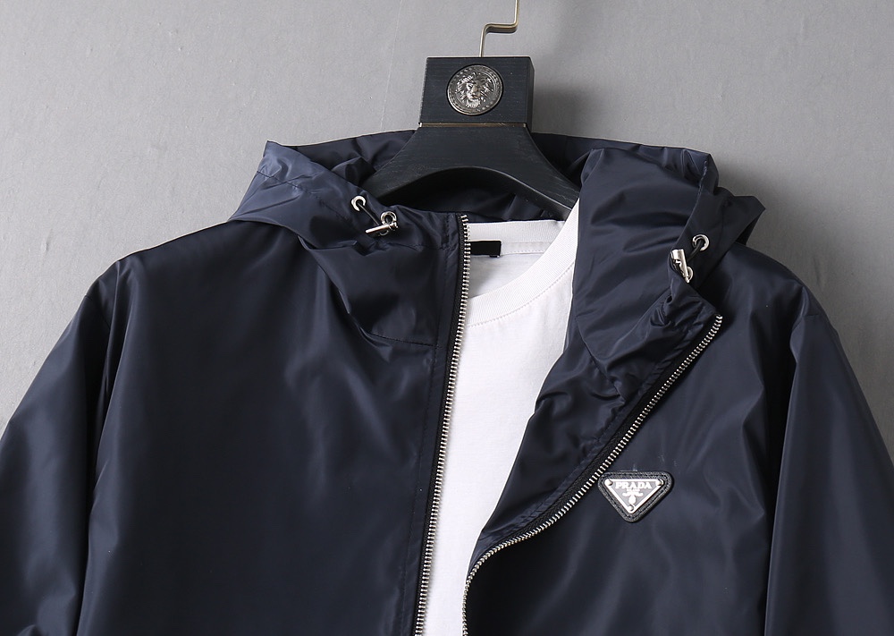 Hoodies & Sweatshirts