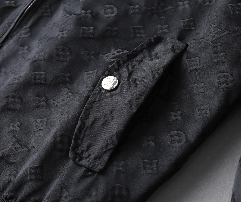 Hoodies & Sweatshirts