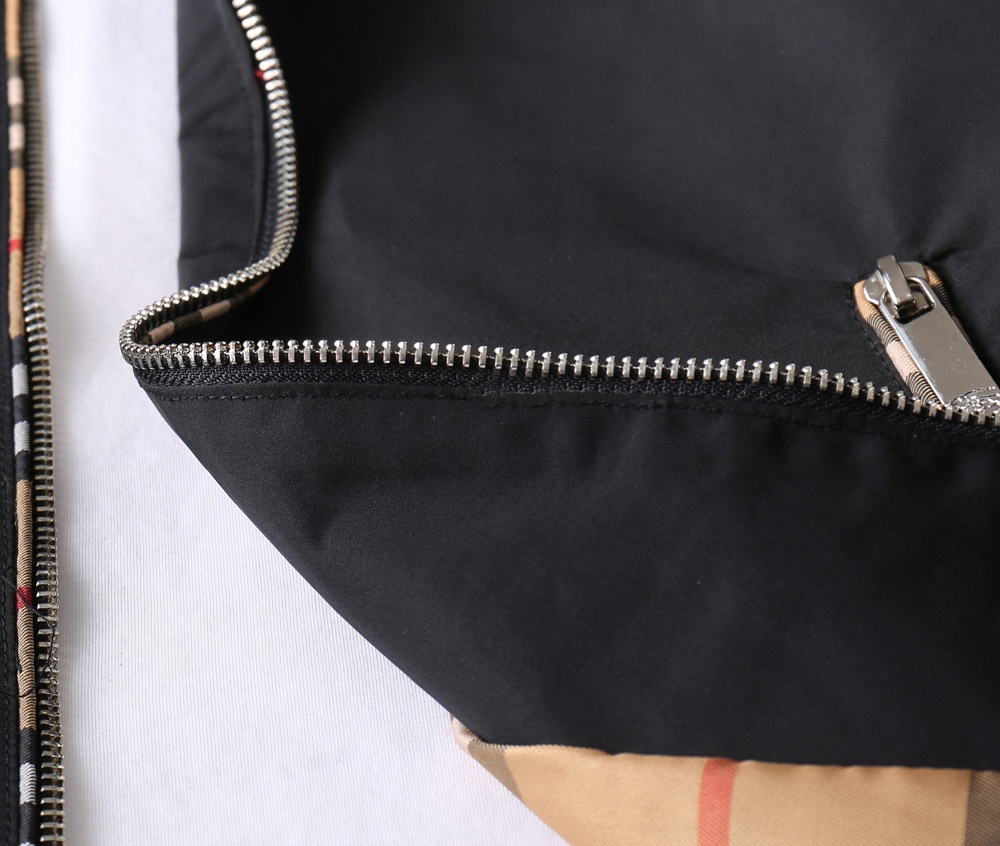 Hoodies & Sweatshirts