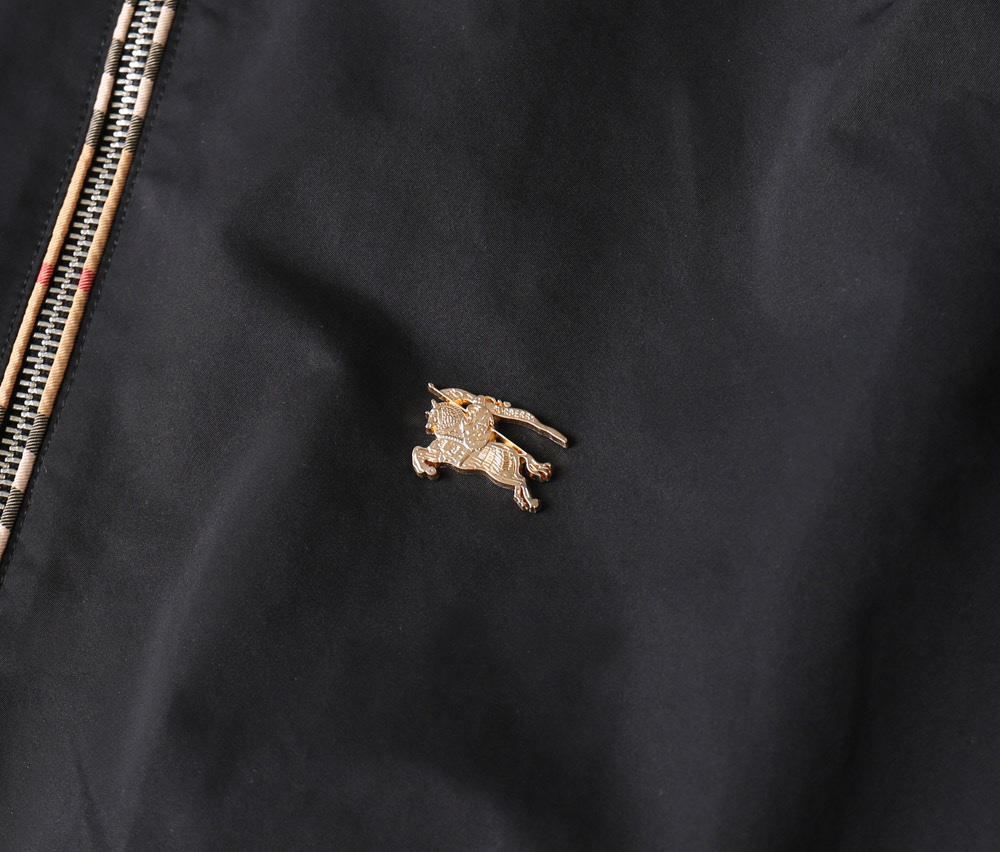 Hoodies & Sweatshirts