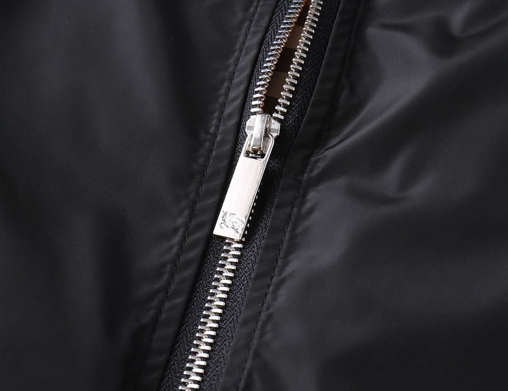 Hoodies & Sweatshirts