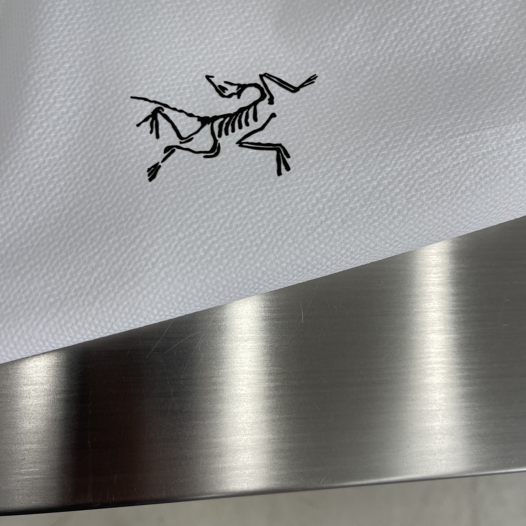 Hoodies & Sweatshirts