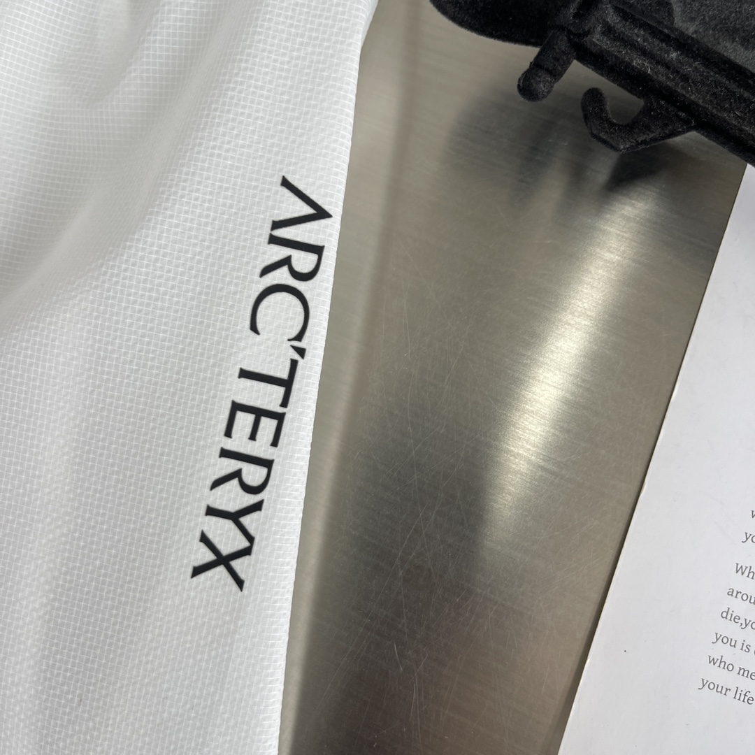 Hoodies & Sweatshirts