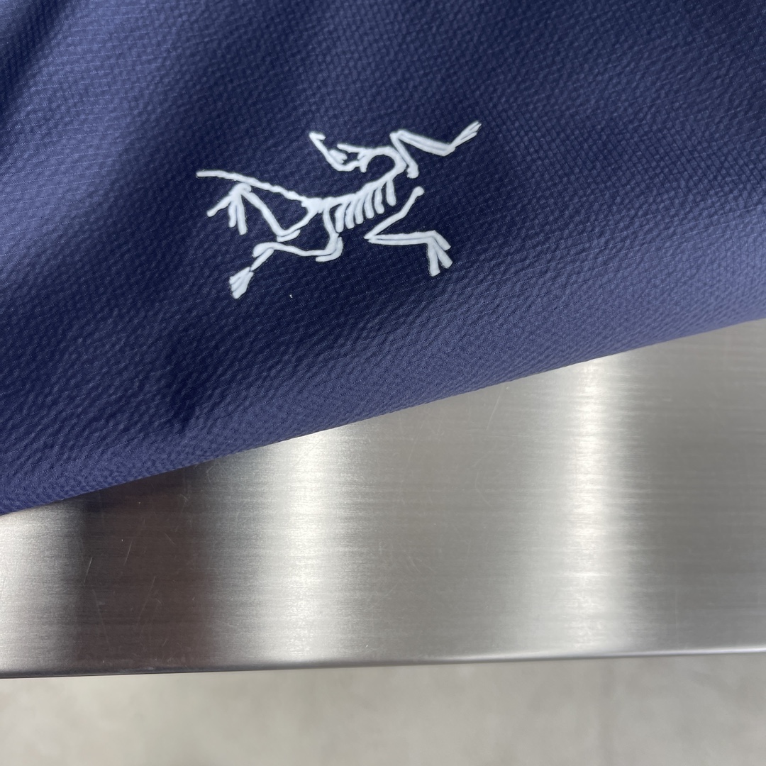 Hoodies & Sweatshirts