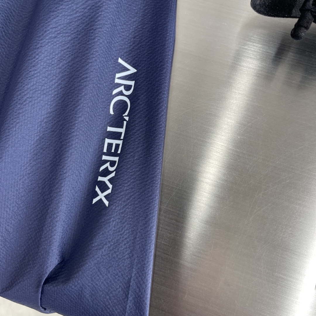 Hoodies & Sweatshirts