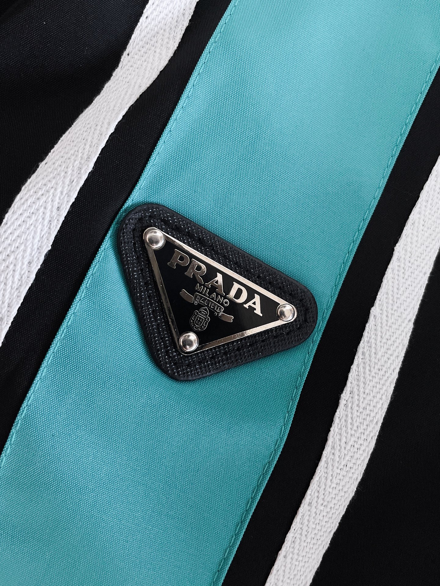 Hoodies & Sweatshirts