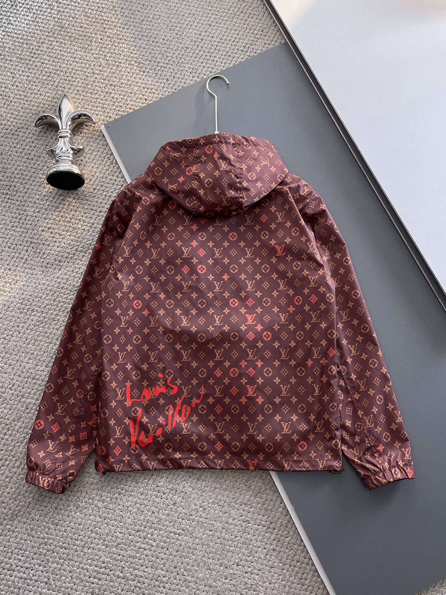 Hoodies & Sweatshirts