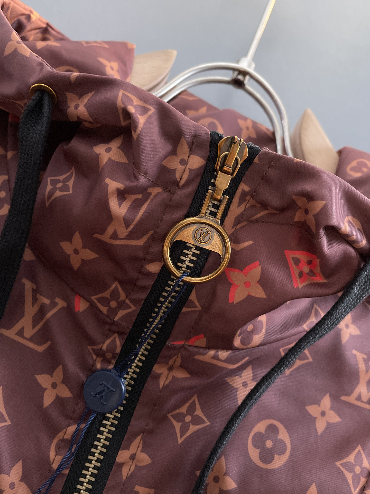 Hoodies & Sweatshirts