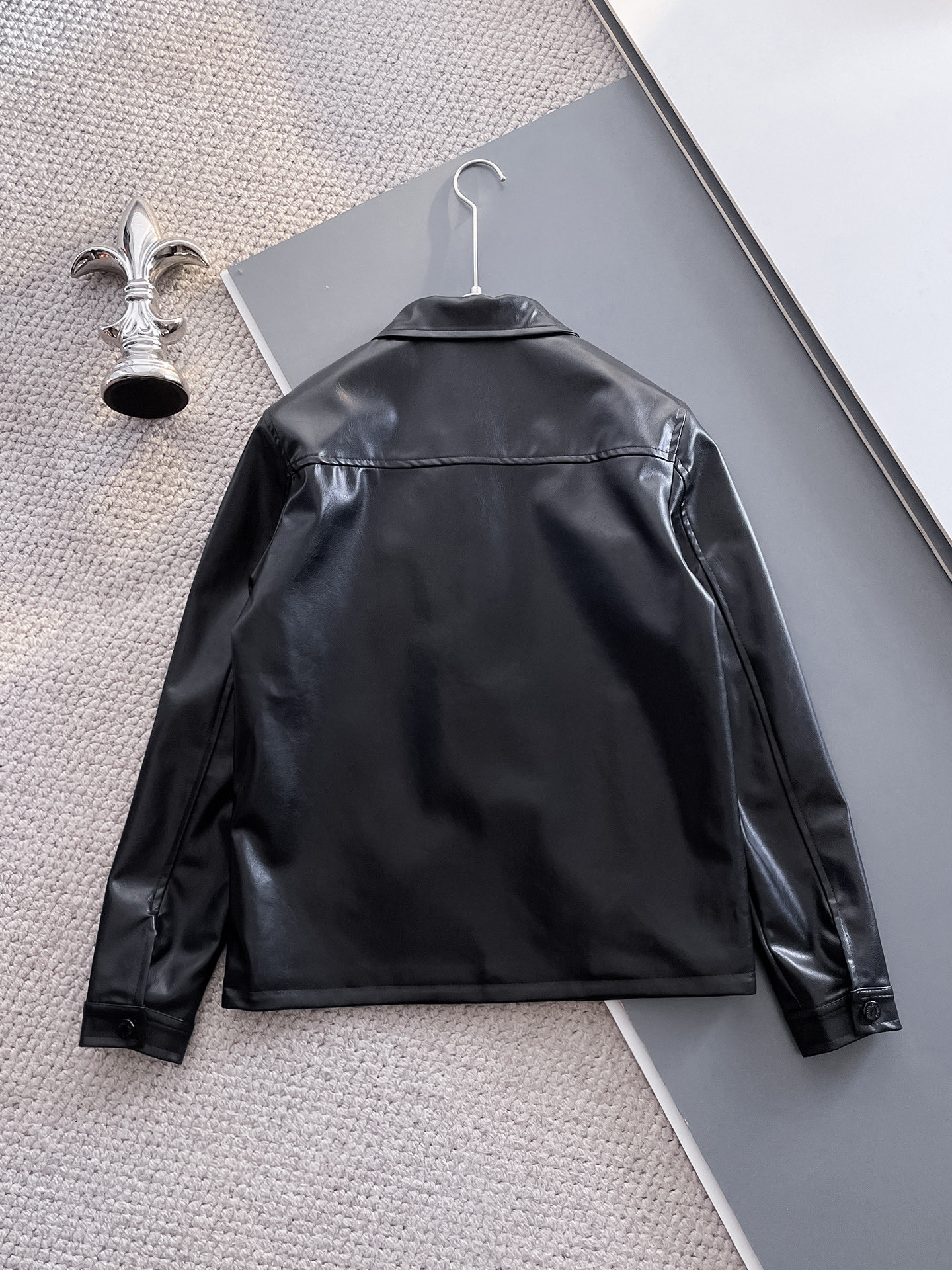 Hoodies & Sweatshirts