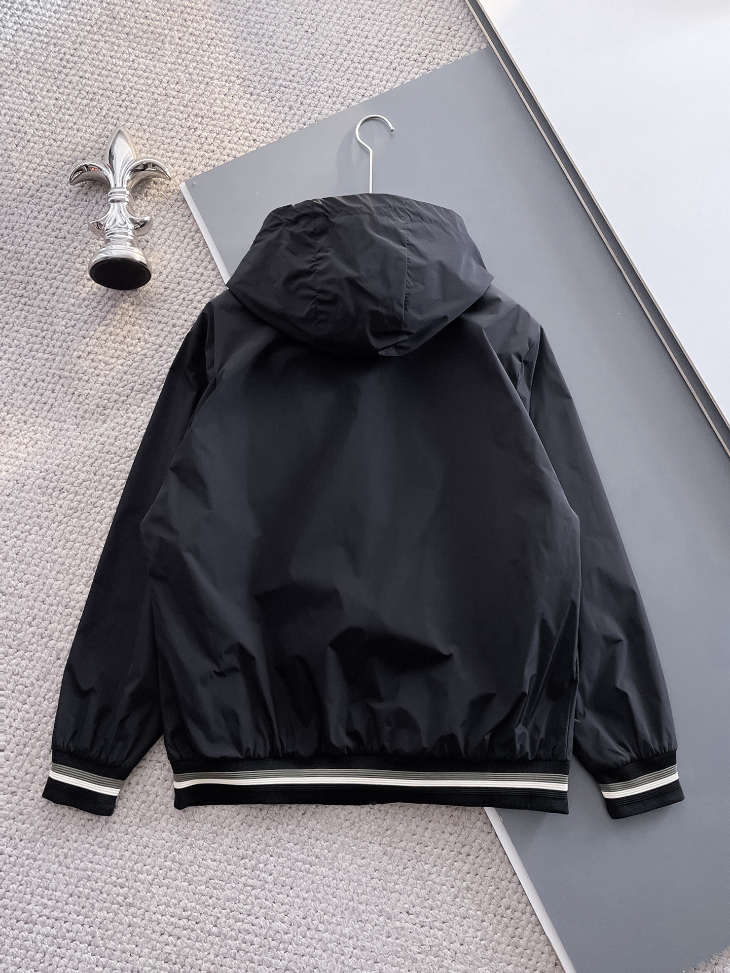 Hoodies & Sweatshirts